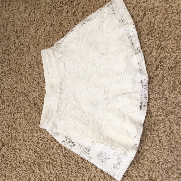 White Floral Lace Skirt - Picture 2 of 2